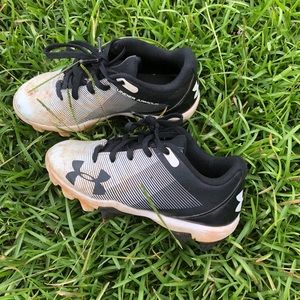Boys under armor cleats